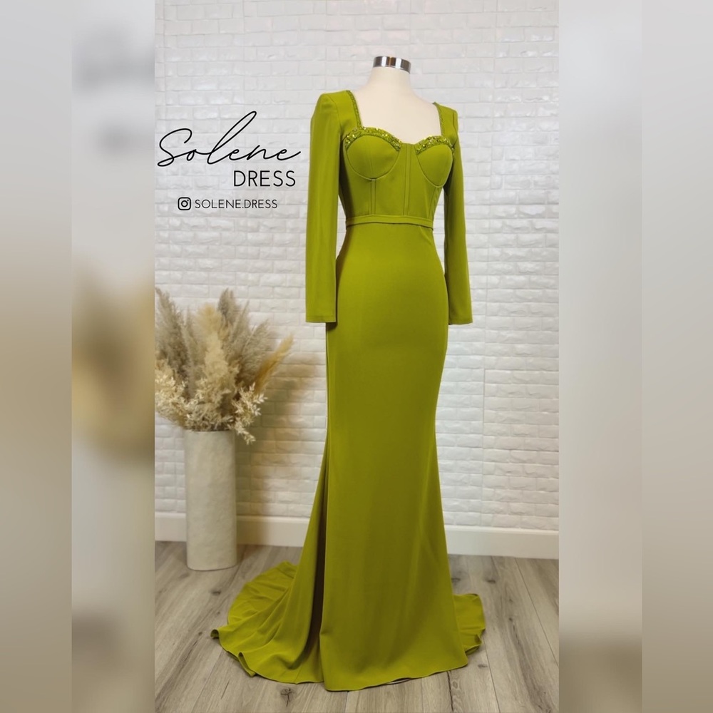 Green Formal Dress with Sweetheart Neckline